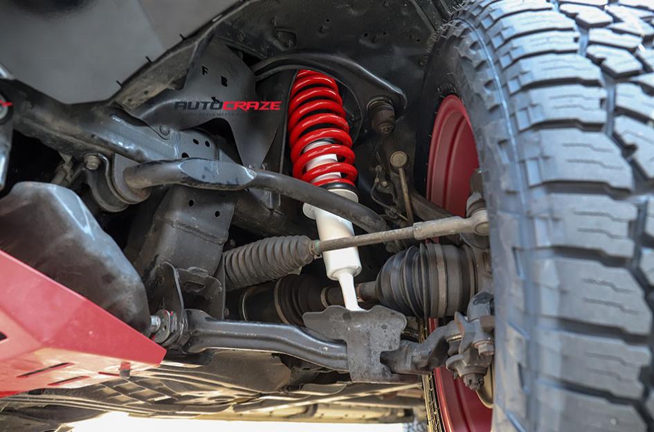 TOYOTA-HILUX-4WD-ZEPHYR-CANDY-RED-WITH-MATTE-BLACK-RING